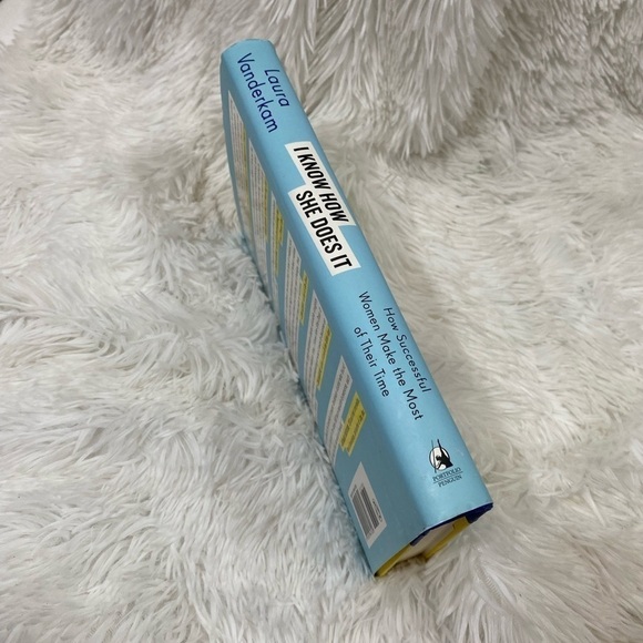 I know how she does it by Laura Vanderkam hardcover - Picture 4 of 4